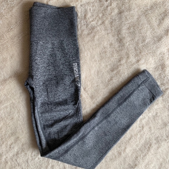 Gymshark Pants - Gymshark grey ombré leggings xs